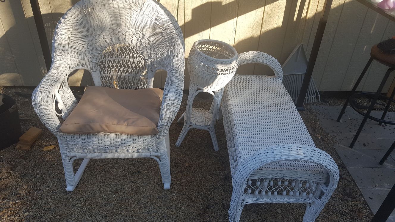 Very nice antique wicker furniture set all three pieces forty bucks