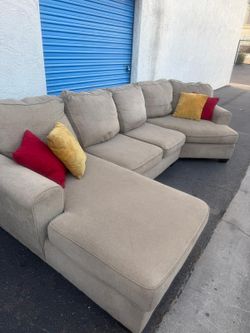Modern sectional couch 🛋 gray