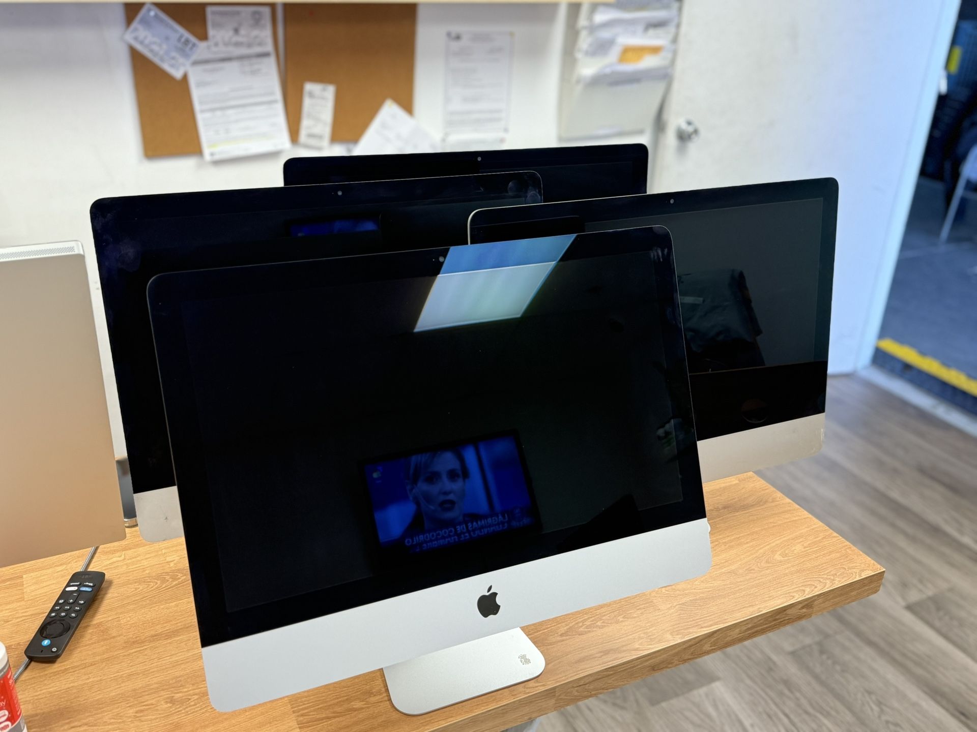 Apple  A1418 iMac 21.5 2015/ 2017 I5 8GB 1T / 500 GB