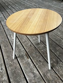 Table, Wood like finish. 18” T 18” diam
