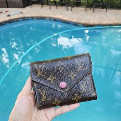 authentic louis vuitton victorine wallet for Sale in Safety Harbor, FL