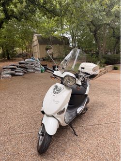 Buddy 125 scooter