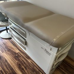 Midmark 204 Ritter Exam Table 