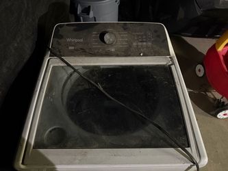 Whirlpool top-load washer with 2-in-1 removable agitator.