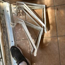 11 Shelf and Rod Bracket