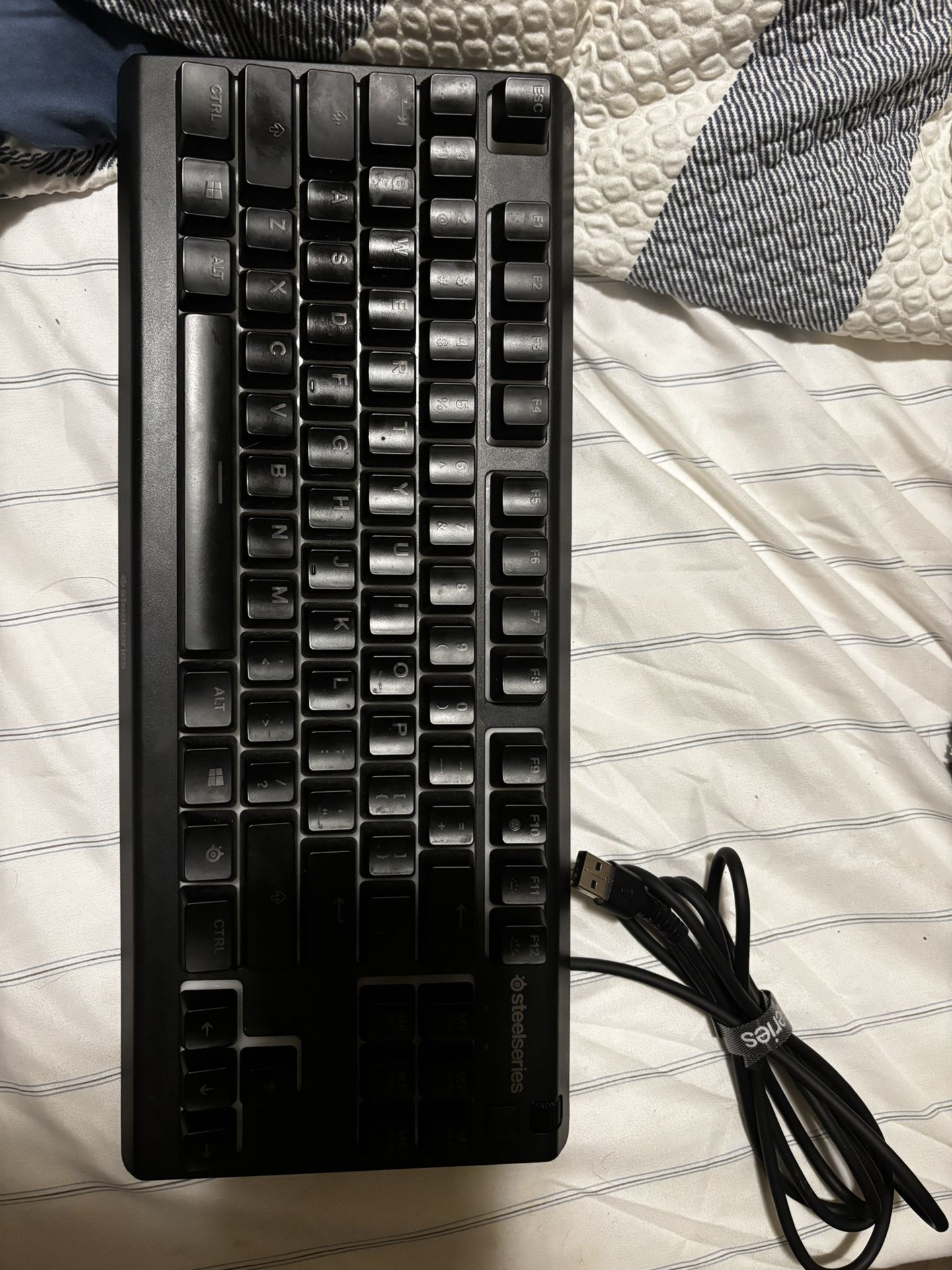 Steelseries Apex 3 Keyboard
