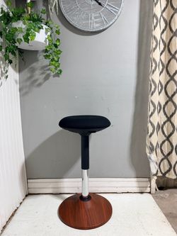 Wobble stool, standing desk chair