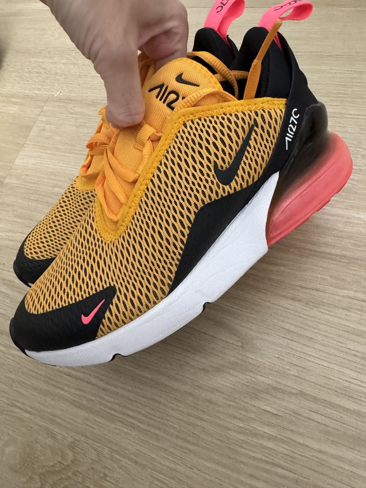 Kids Nike Air Max 270 University Gold size 3Y no box