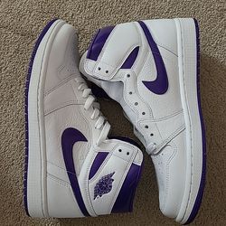 Wmns Air Jordan Retro 1 High " Court Purple " Size 10.5wmns/9 Men & 9wmns/7.5 Men