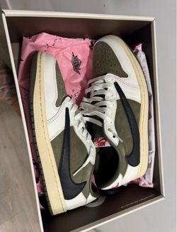 Travis Scott Jordan 1 . Size 10