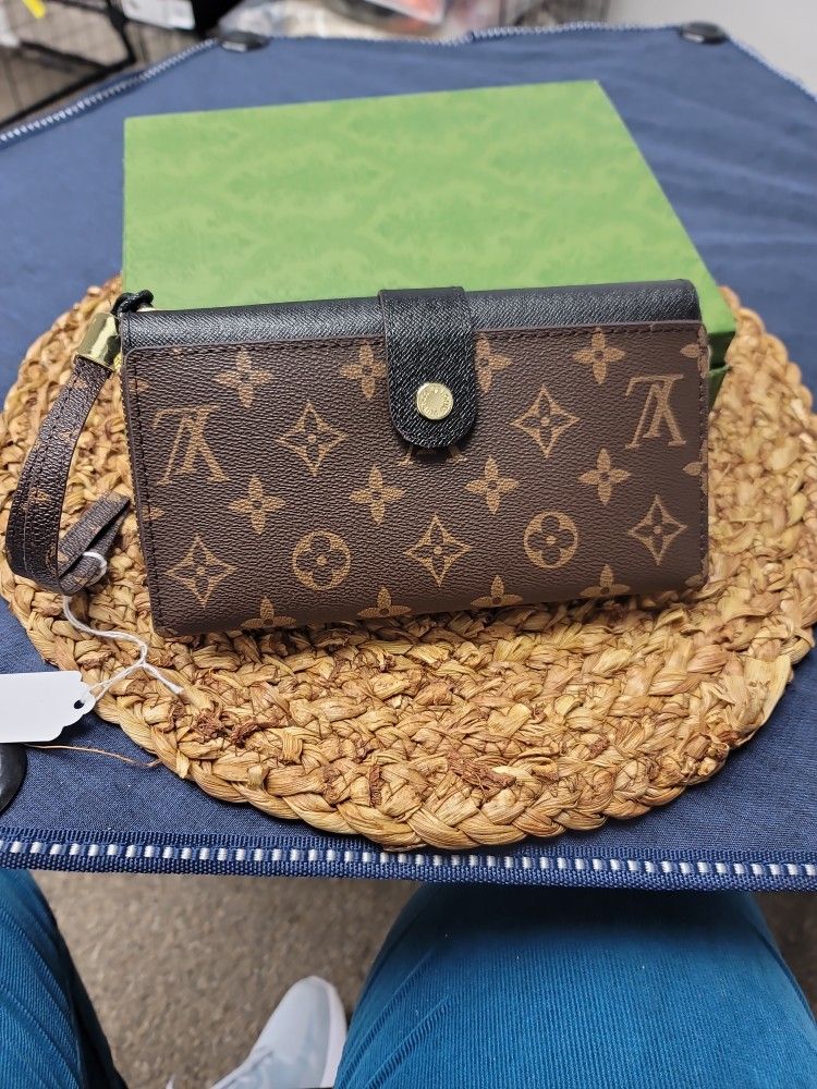 Brown & Black Wallet With Handle 