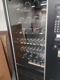 Snacks vending machine 😋. $700.00