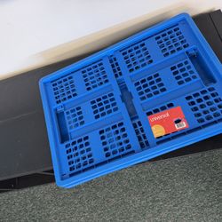 Plastic collapsible crate