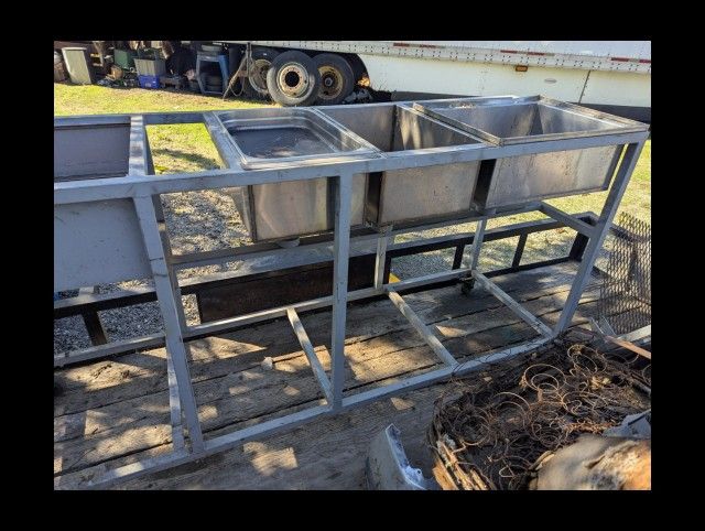 6 1/2 ' TACO CART ON HEAVY DUTY CASTERS 