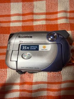 Canon DC210 DVD RW Camcorder With 350 x Optical Zoom Color : SILV / Blue