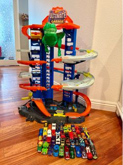 Hot Wheels Ultimate TRex Garage