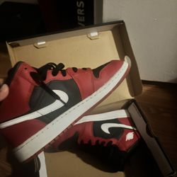 Jordan 1 mid 6Y