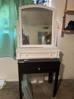 Vanity Mirror  Ajustable Position 