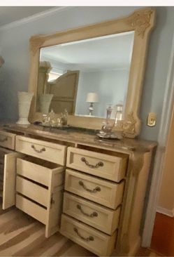 Vintage Thomasville dresser w mirror