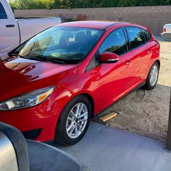 2016 Ford Focus SE Hatchback 