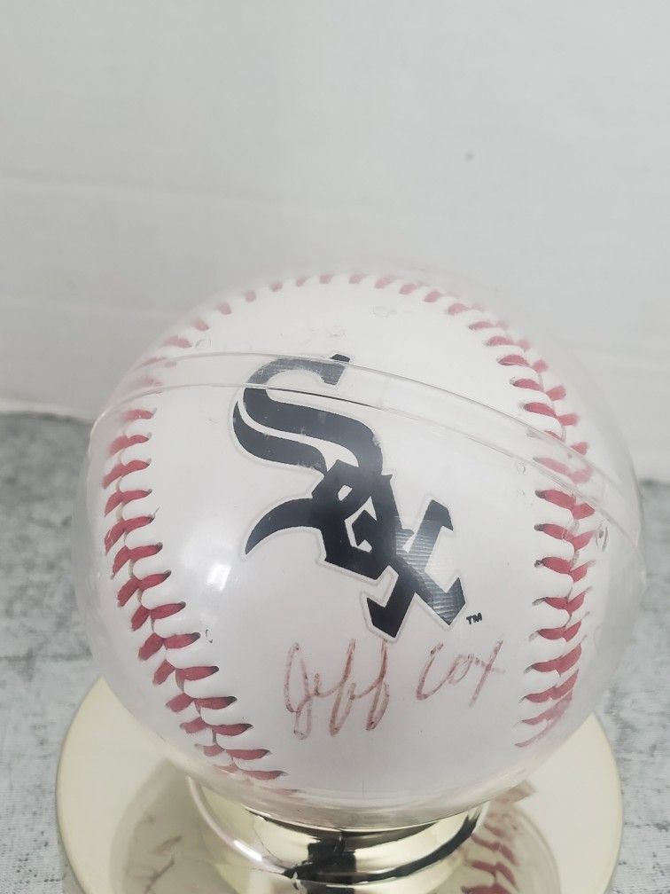 Chicago white sox autograph baseball collectible with case. 