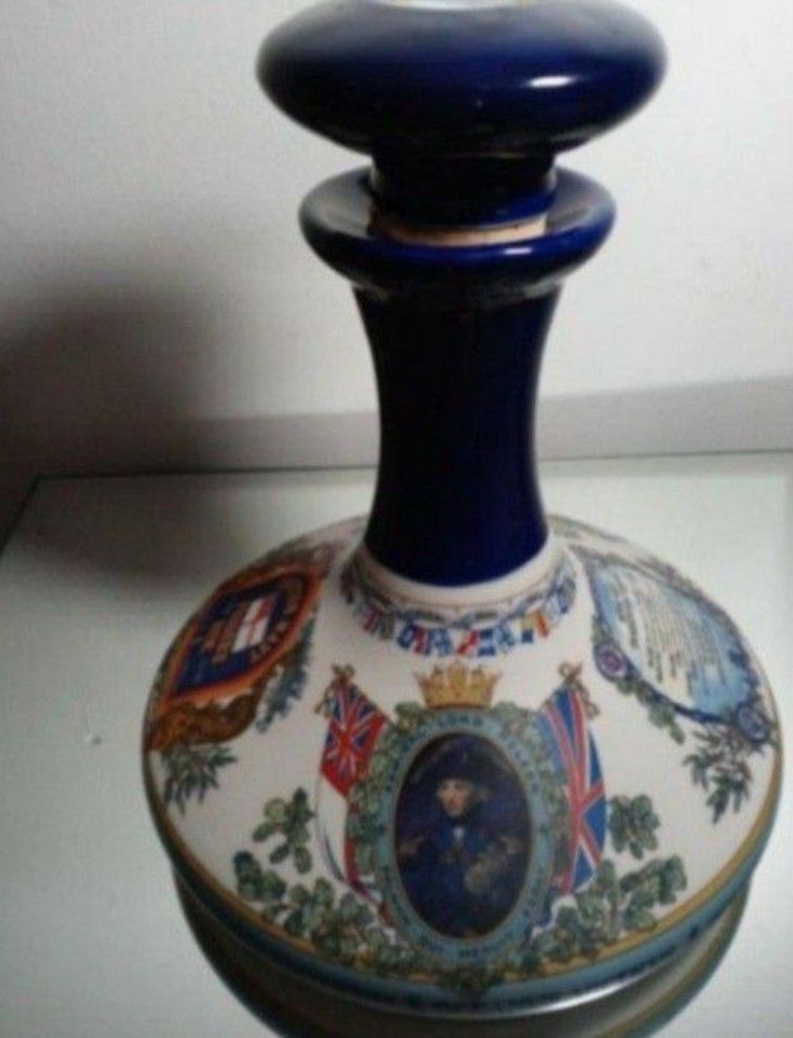 STANDFORDSHIRE ENGLAND WADE PORCELAIN DECANTER
