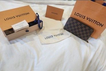 Louis Vuitton Zippy Wallet 