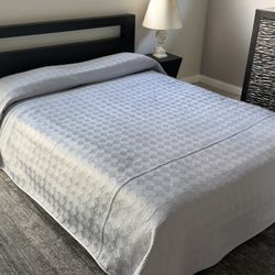 Contemporary Queen-Size Bed