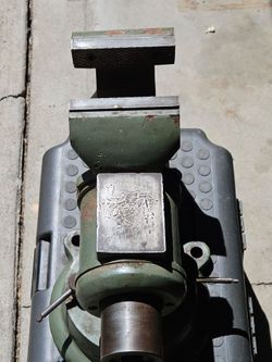 Big shop Vice 4  3/4" Jaws, Vintage, Heavy Duty, in Grate Working Condition