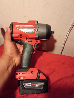 Milwaukee 1/2 impacto con batería $$300 NO CARGADOR