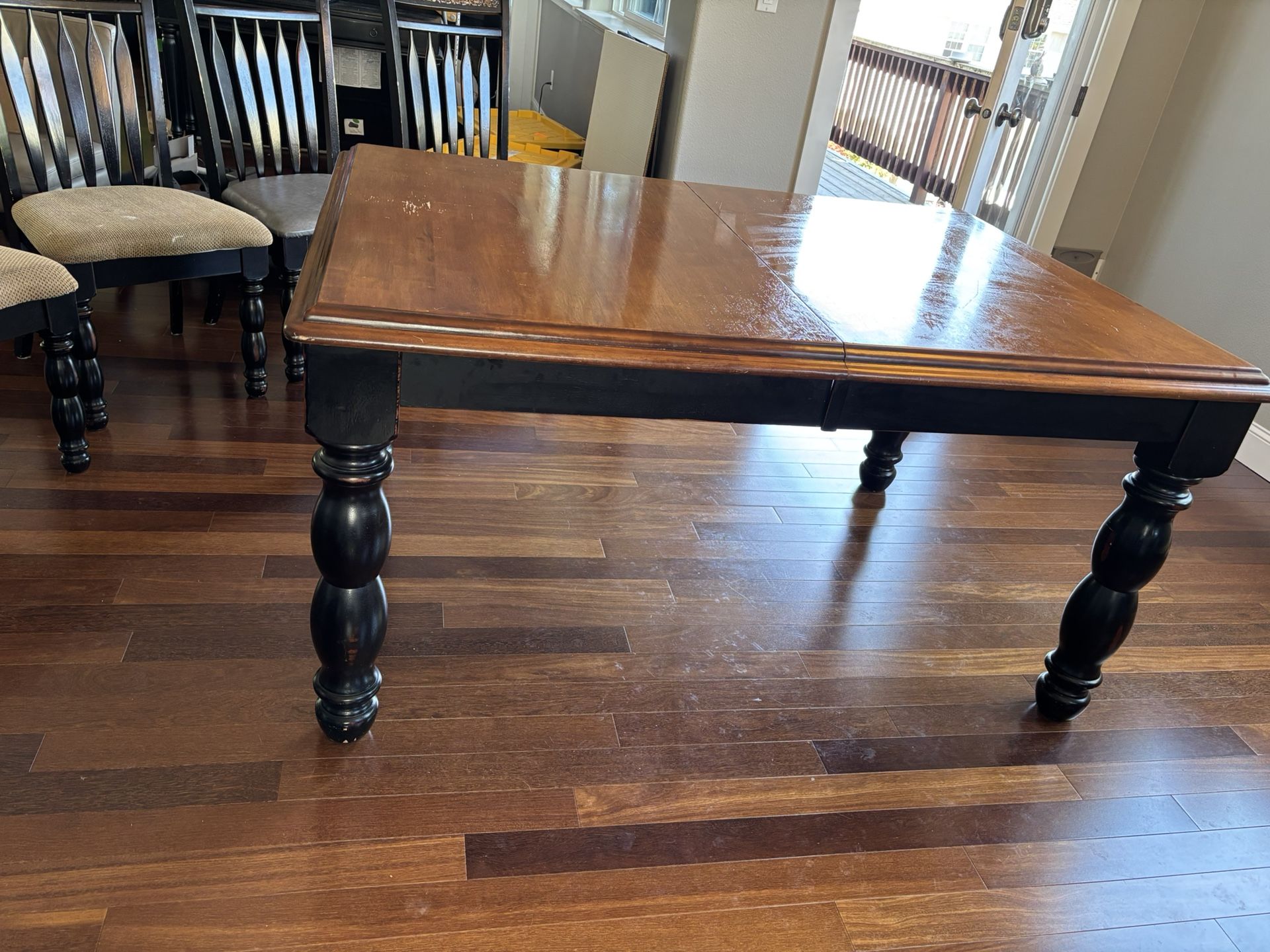 Bombay Co Table & 6 Chairs, w/ Extension
