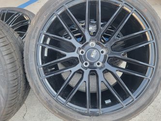 DODGE CHARGER: 20" Staggerd SAVINI black forsa wheels with new tires