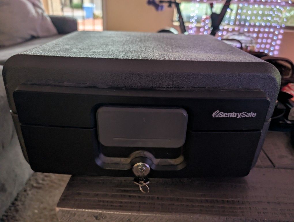 Sentry Safe model R4132 fireproof lock box
