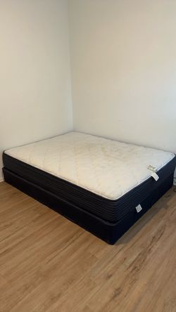 Queen size mattress and box spring