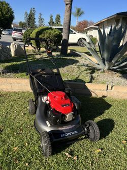 HondaHRC 216  hydrostatic transmission Commercial Lawn Mower