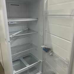 GE Upright Freezer 21.3 Cu Ft – (SALE)