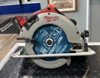 Milwaukee Circular Saw 7 1/4”