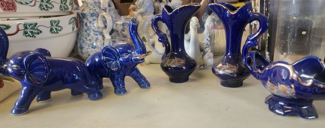 Vintage Trinmets And Canisters