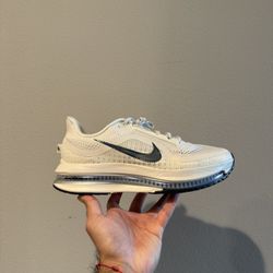 Nike Pegasus Premium Women’s 10.5 / Men 9 - NEW