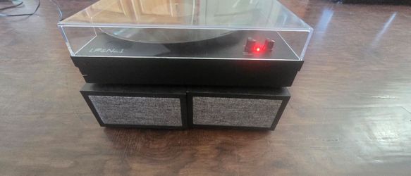 Vinyl record player