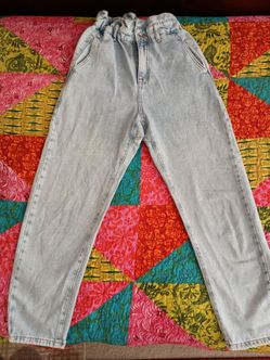 Ladies Light Wash High Waist Denim Jeans.