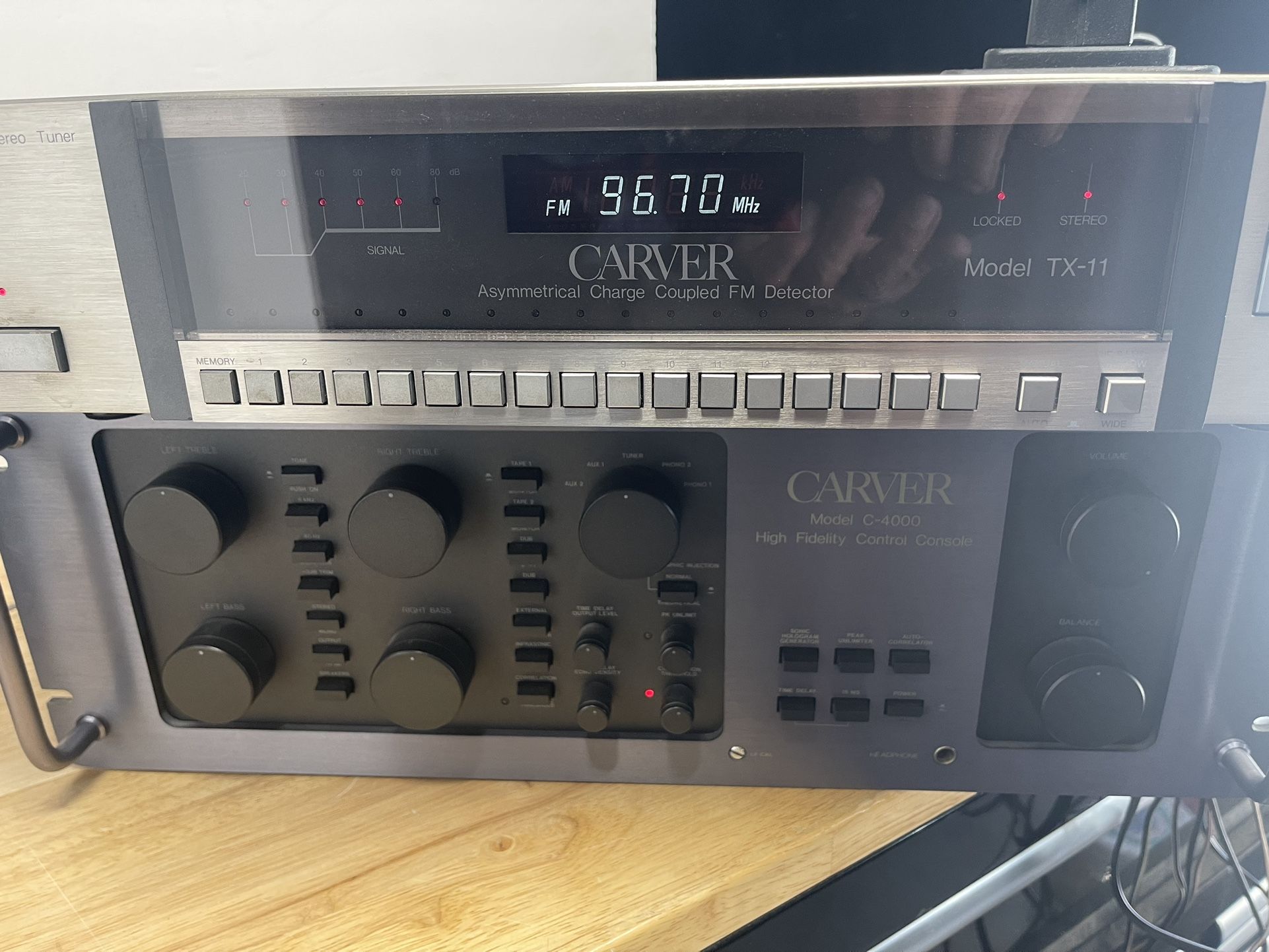 Carver TX-11 Tuner & Carver C-4000 Preamplifier