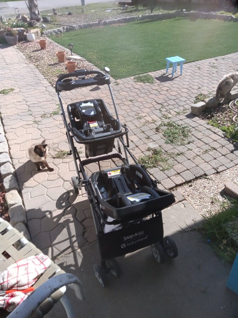 Snap N Go Stroller For Two With 2 Bases