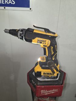 DEWALT XR BRUSHLESS DRYWALL GUN WITH BATTERY $120 FIRM