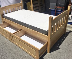 ****Twin Bed with Mattress & Storage ****