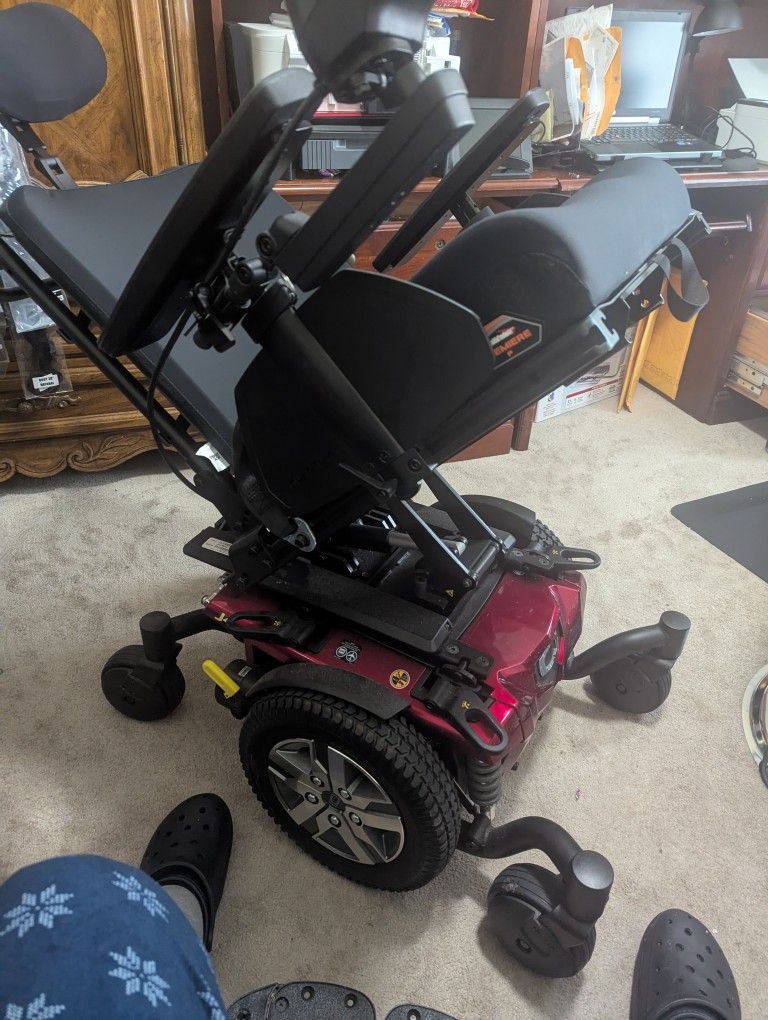 Quantum J4 Heavy Duty Reclining Power Chair