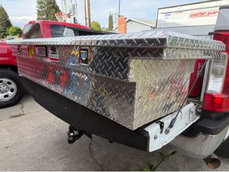 Truck tool box