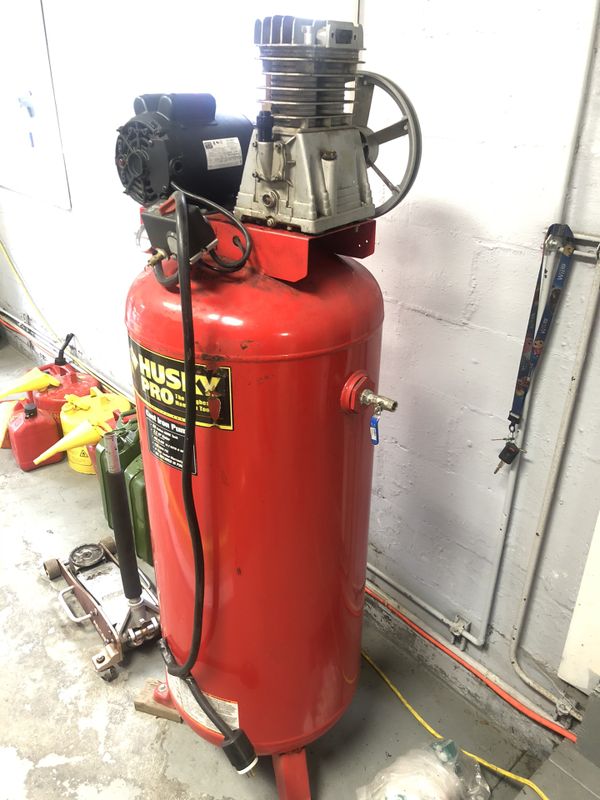 60 gallon Husky air compressor Like new 1ph, for Sale in Woodinville