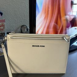 Jet Set Extra-Large Leather Wristlet