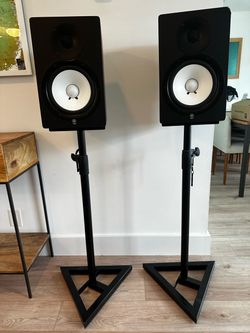 Yamaha Studio Monitor Speaker set with stands and wires